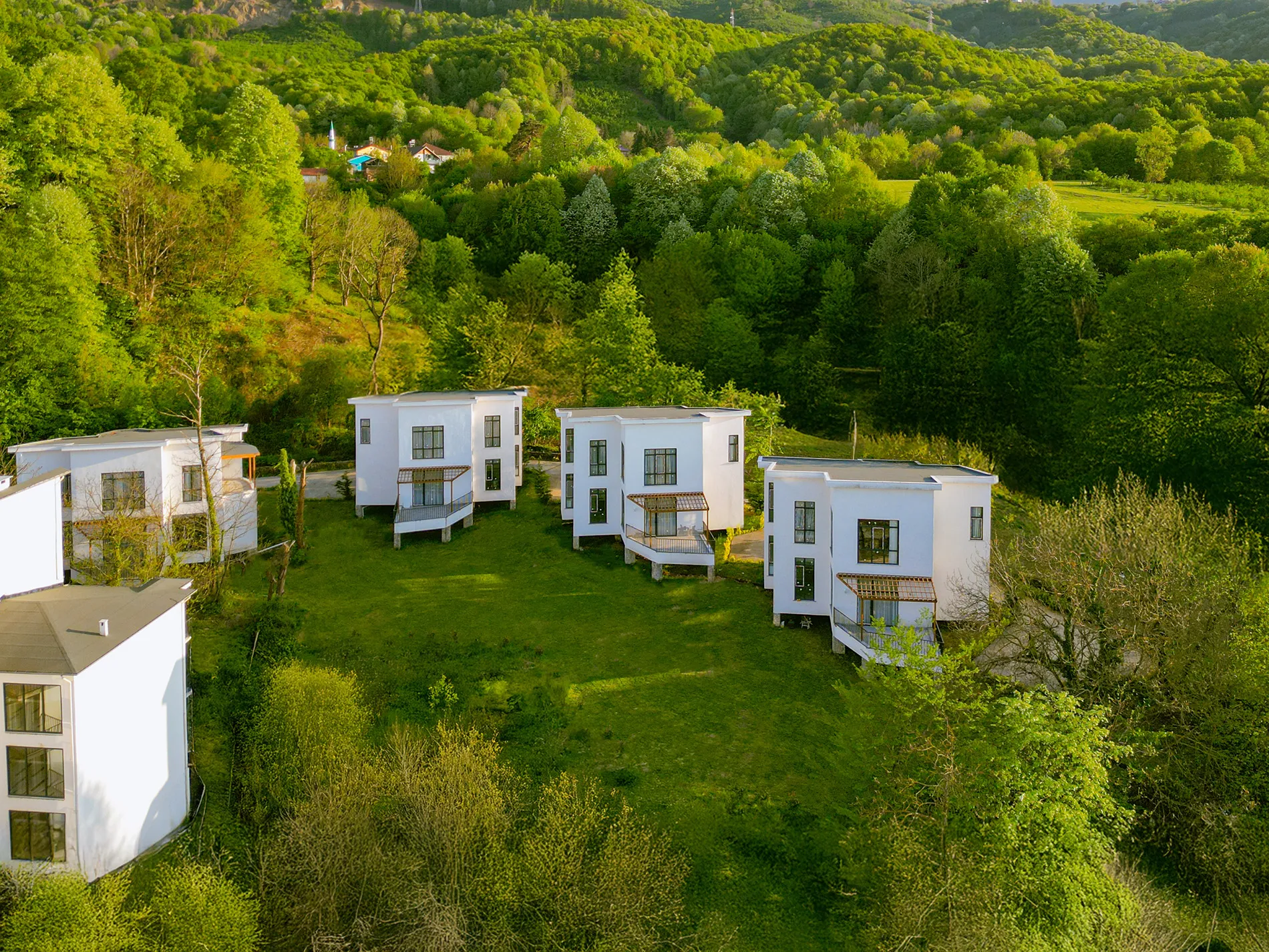 Şehrin Gürültüsünden Uzak