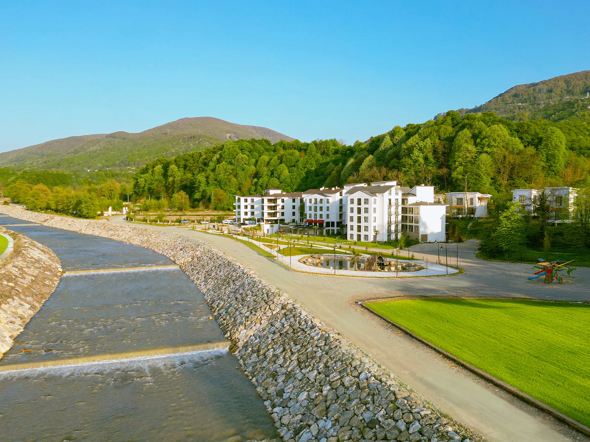 Eşsiz manzaralar eşliğinde 4 mevsim tatil